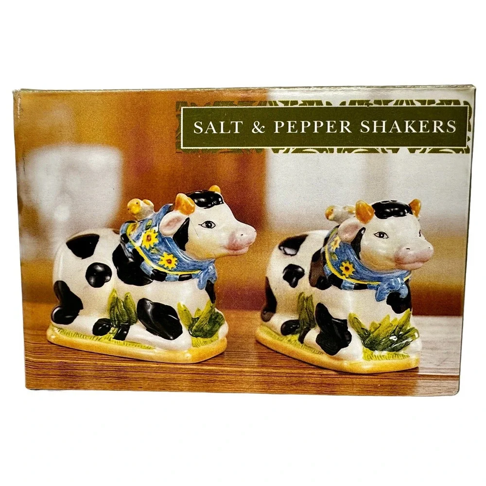 Cows Bulls Laying Down with Sunflower Bandannas & Birds Salt & Pepper‎ Shakers